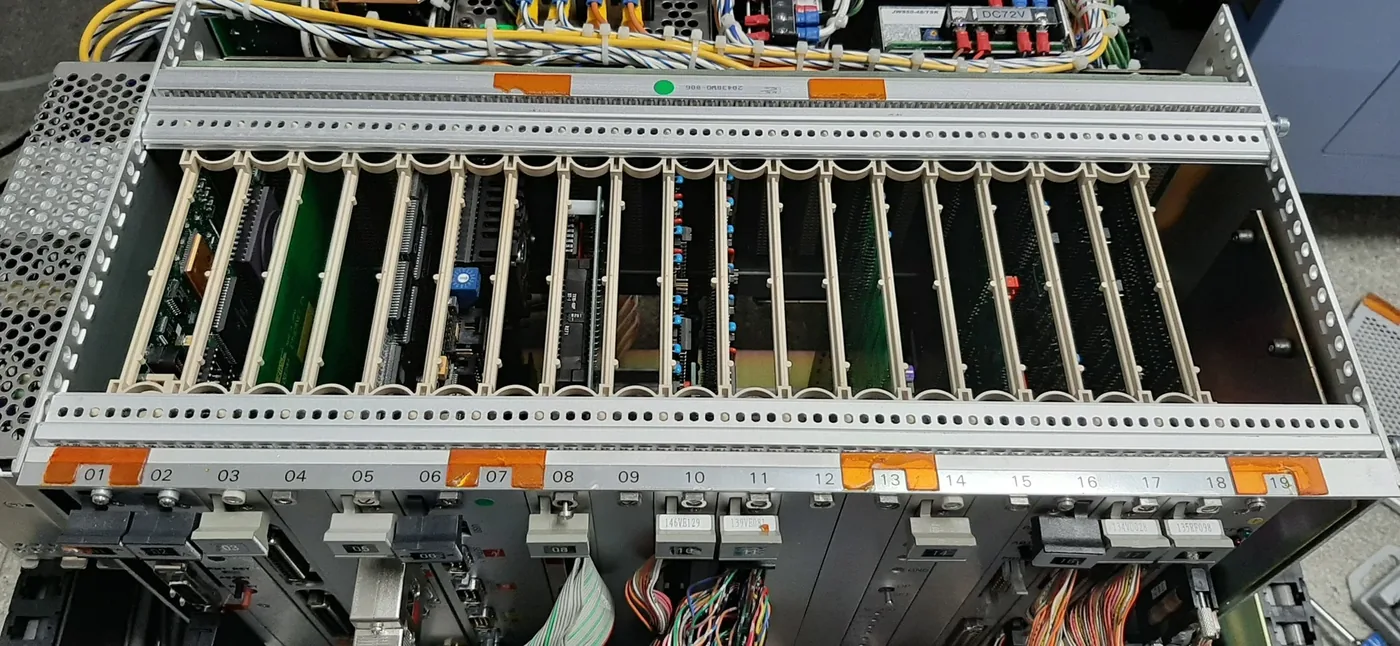 PCT5801 探针卡电性测试平台与 motherboard 机架实物